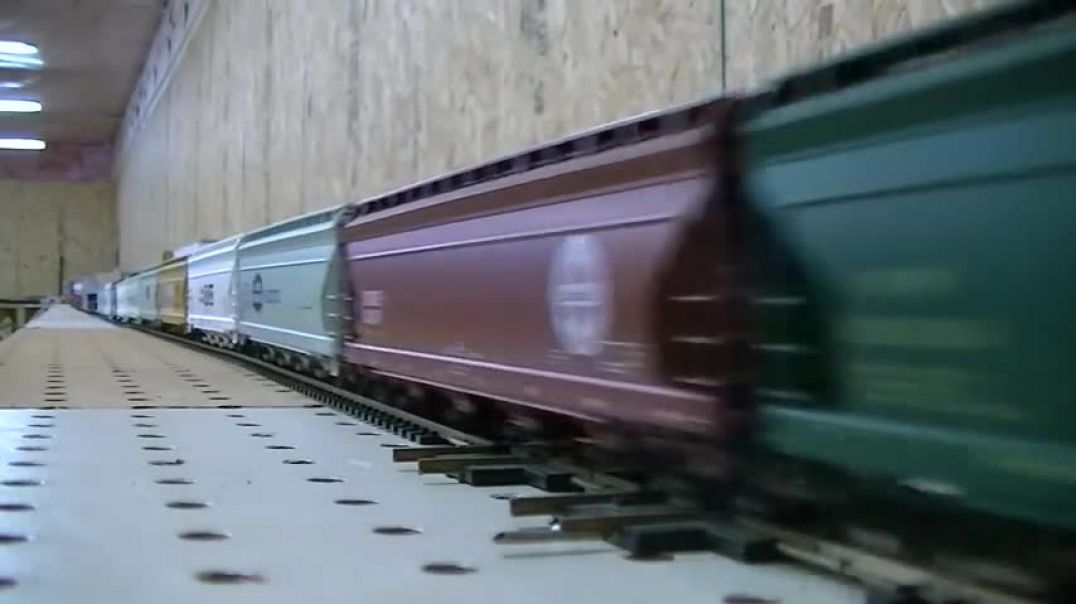 ⁣Fastest CSX HO scale model train on YOUTUBE