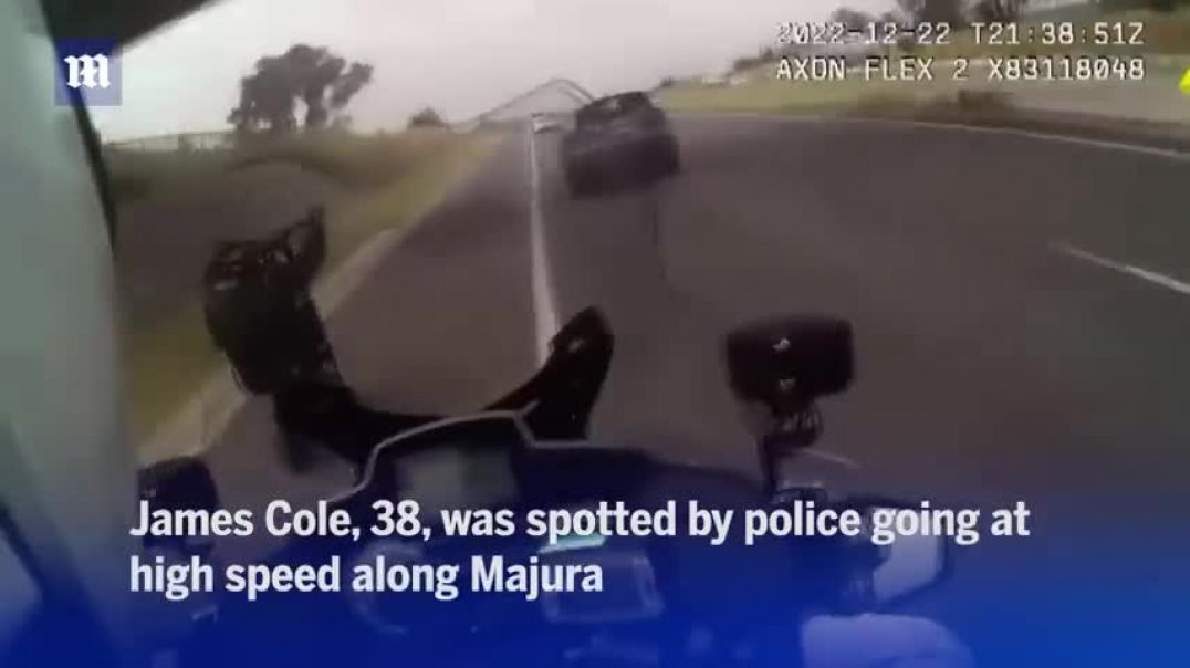 ⁣Police chase down man going 100km h on e-scooter after he crashes