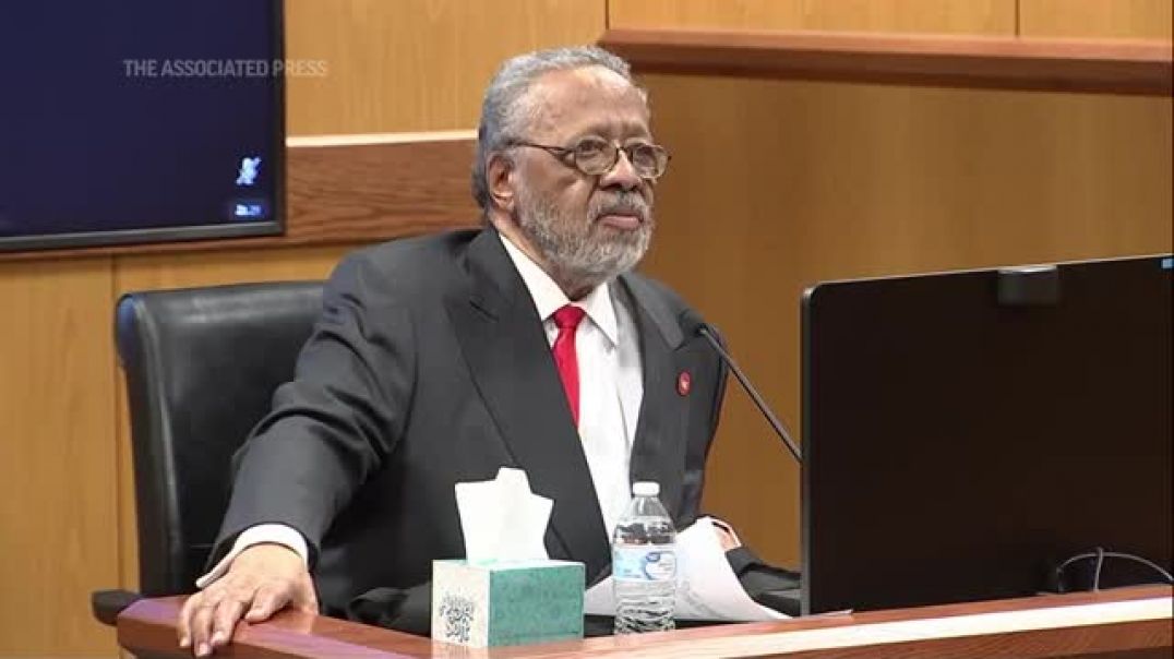 ⁣Fani Willis father says he didn't know about her relationship with prosecutor until recently