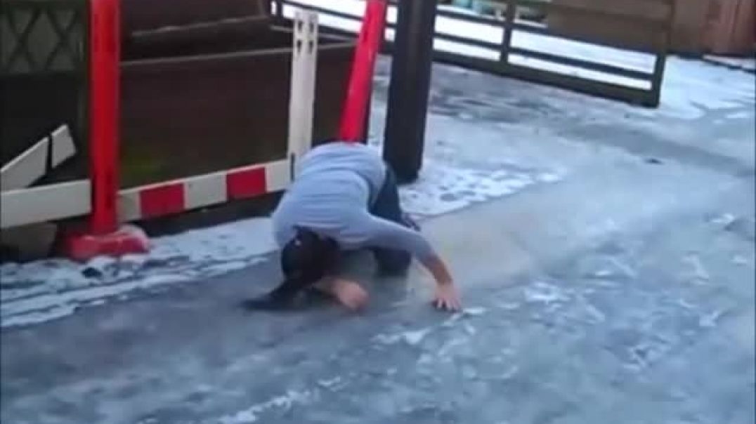 ⁣Ultimate montage of people slipping on ice