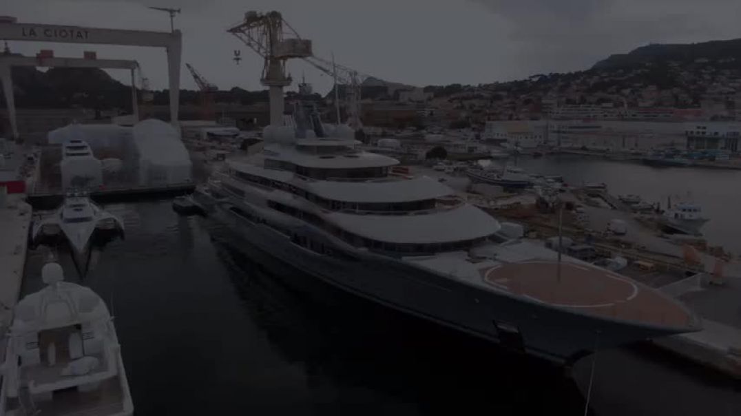 ⁣MegaYacht Flying Fox  - What’s Wrong with this Brand New SuperYacht