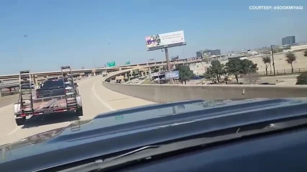 ⁣VIDEO Two cars involved in road rage on Dallas highway
