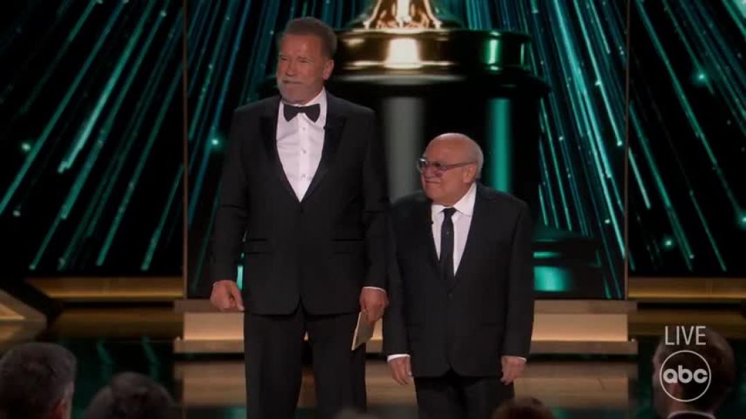 ⁣Oscars 2024 How Batman defeated both Arnold Schwarzenegger and Danny DeVito