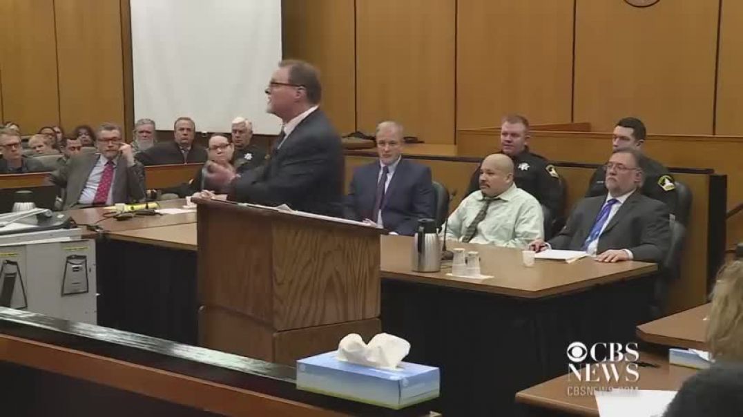 ⁣Cop-killing suspect has chilling courtroom outburst