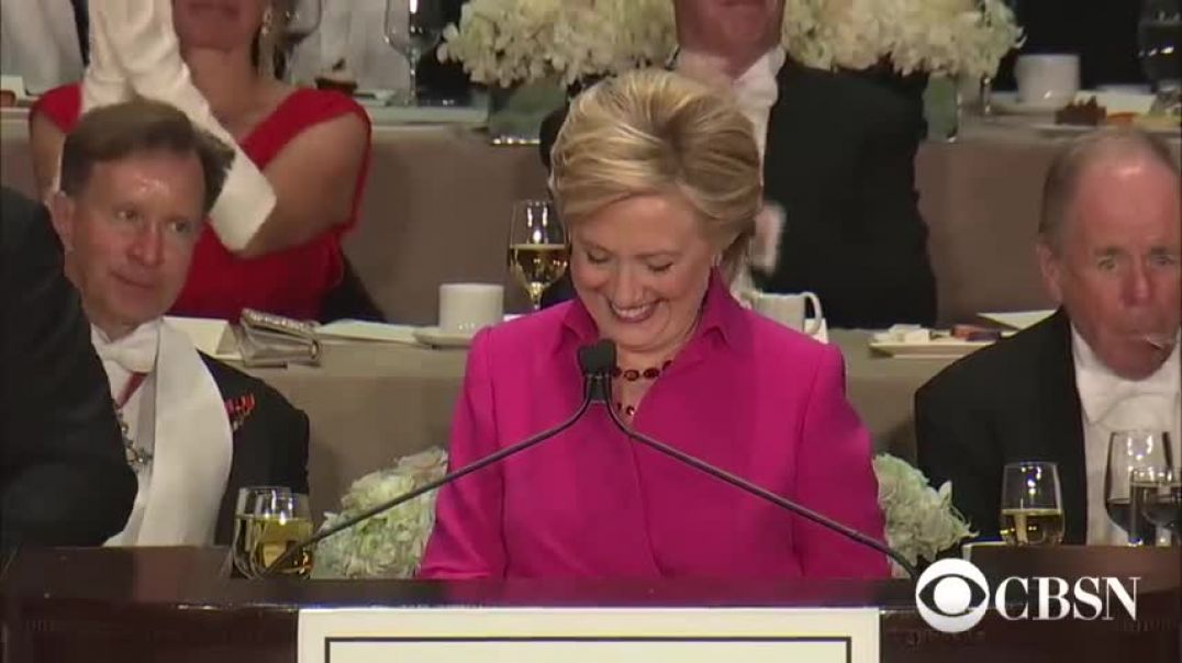 ⁣Clinton roasts Trump at Al Smith charity dinner