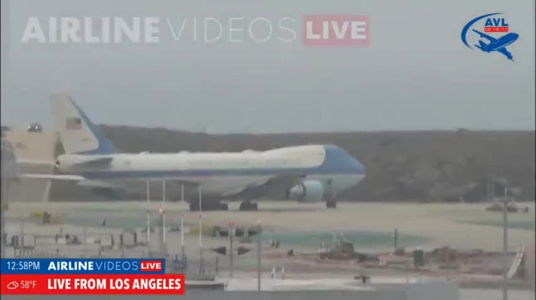 ⁣Air Force One's Breathtaking Takeoff from LAX!