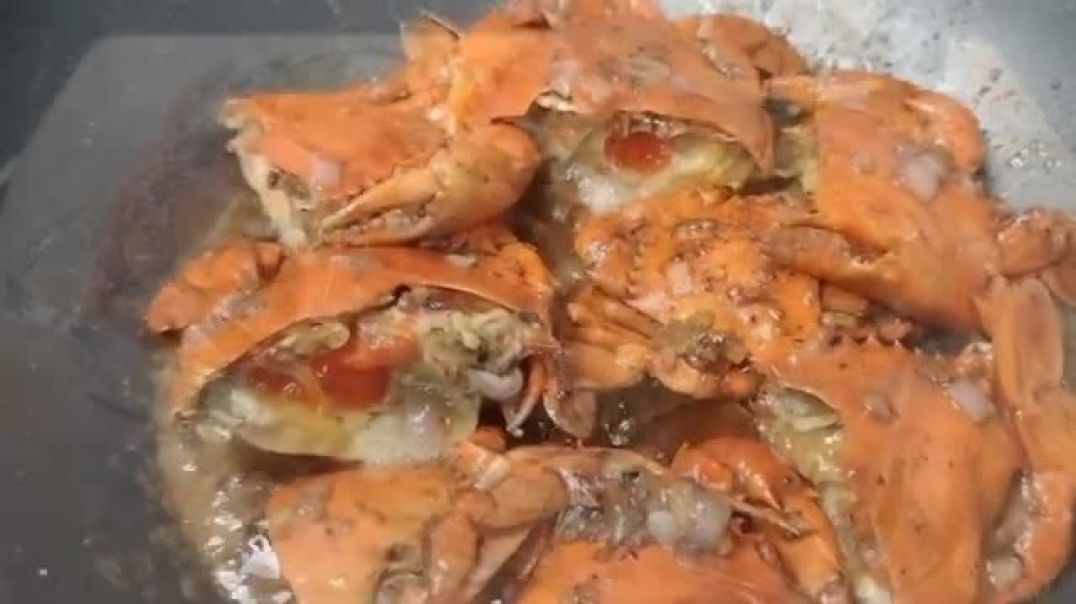⁣Garlic Butter Crab