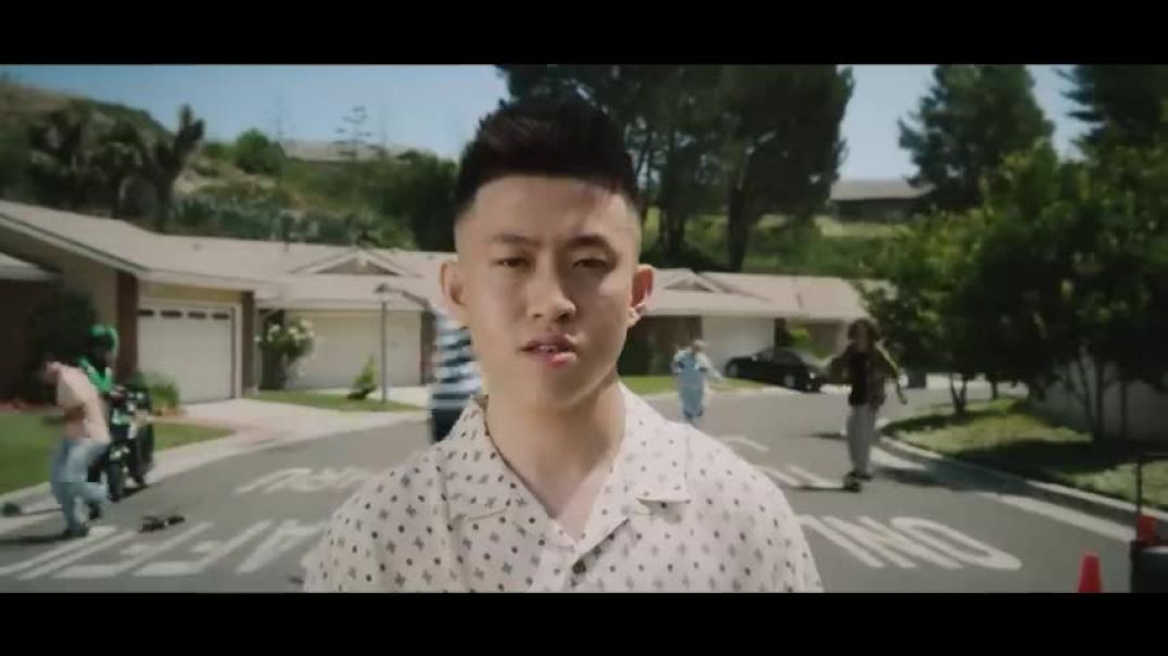 ⁣Rich Brian - 100 Degrees (Official Video)