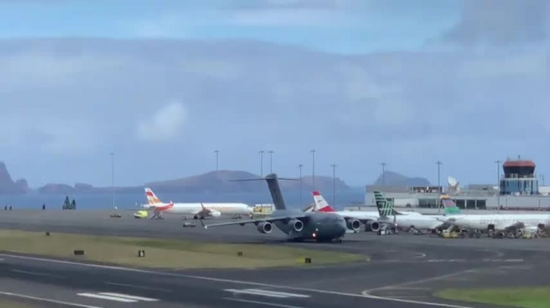 ⁣C17 Globmaster   Taxing at Madeira airpot and takeoff, the plane going to Canada Airport