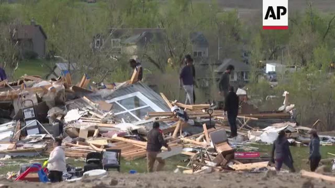 ⁣Residents begin going through the rubble after tornadoes hammer parts of Nebraska and Iowa