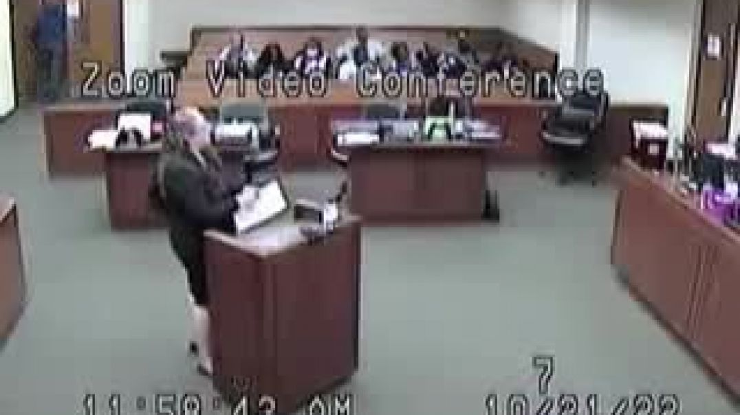 ⁣WATCH Brawl breaks out in Louisville courtroom during murder hearing