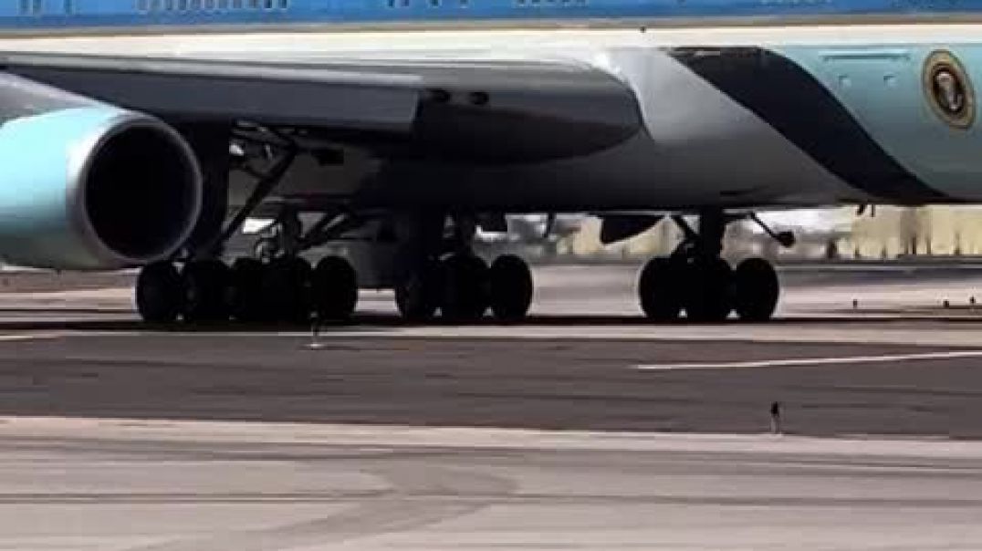 ⁣Air Force One departing Phoenix