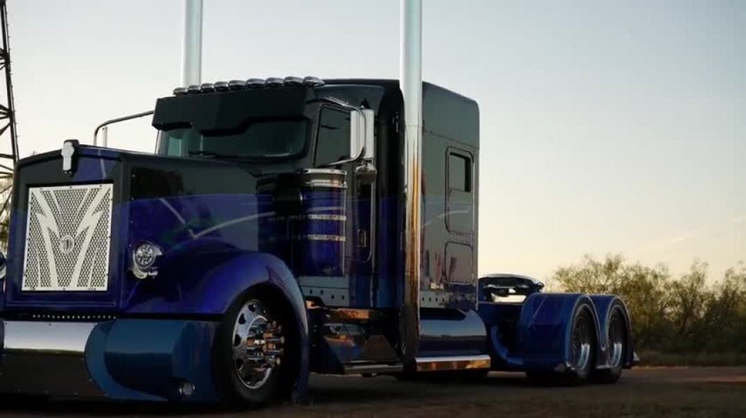 ⁣Worlds most custom  Kenworth 900 built by Texas Chrome Trucks!