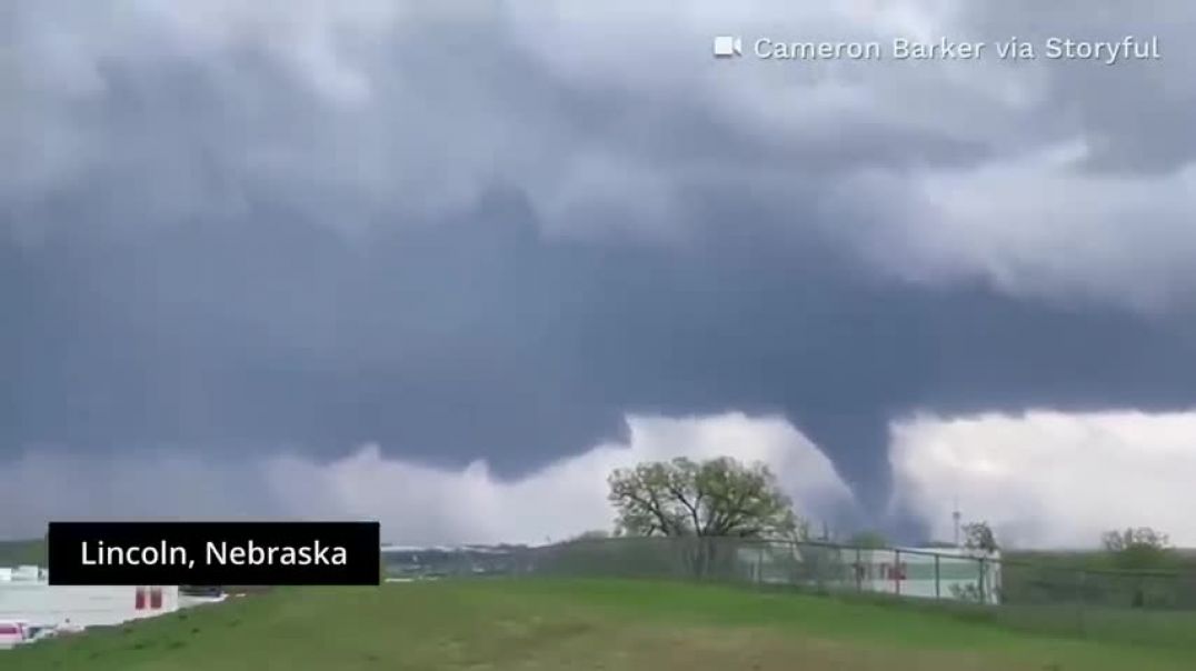 ⁣Videos show powerful tornadoes in Nebraska, Texas