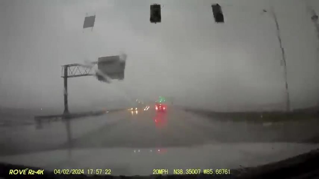 ⁣Dashcam video captures one man's encounter with a tornado on I-265 in Southern Indiana