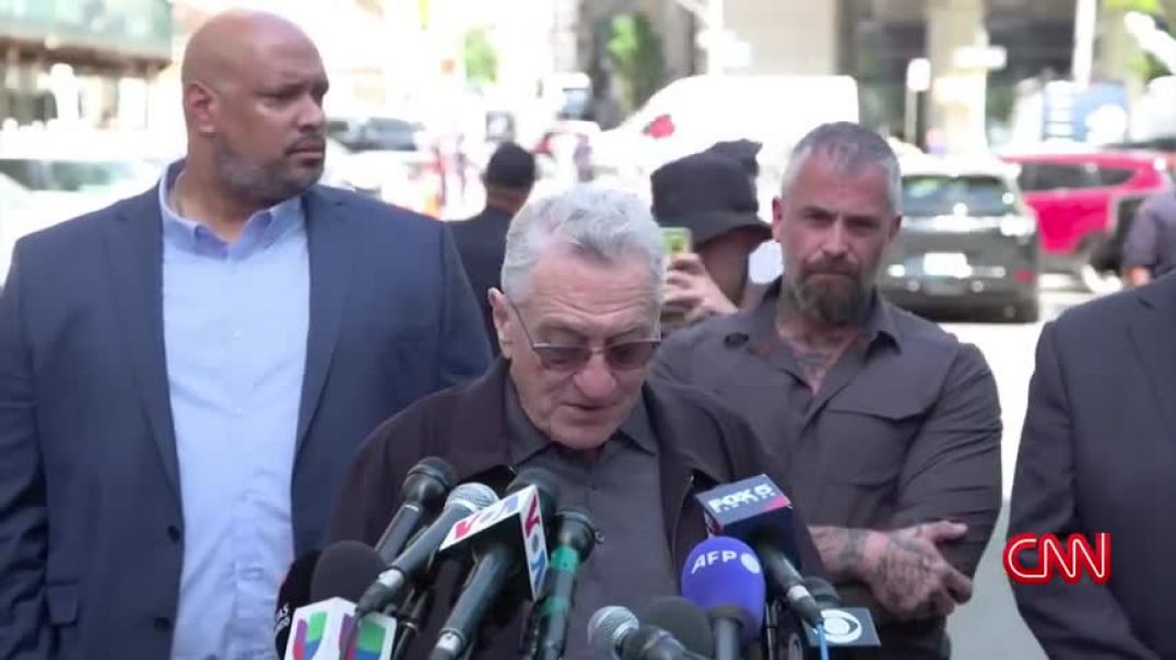 ⁣Robert De Niro spars with bystander during remarks outside Trump trial
