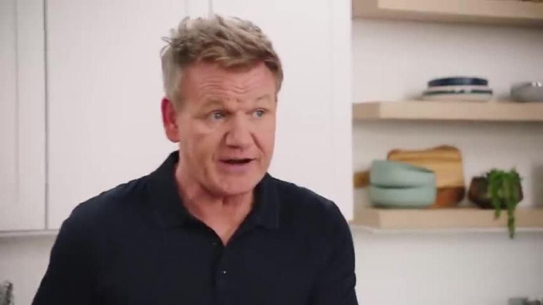 ⁣Gordon Ramsay Makes Scrambled and Fried Eggs   Cooking With Gordon   HexClad
