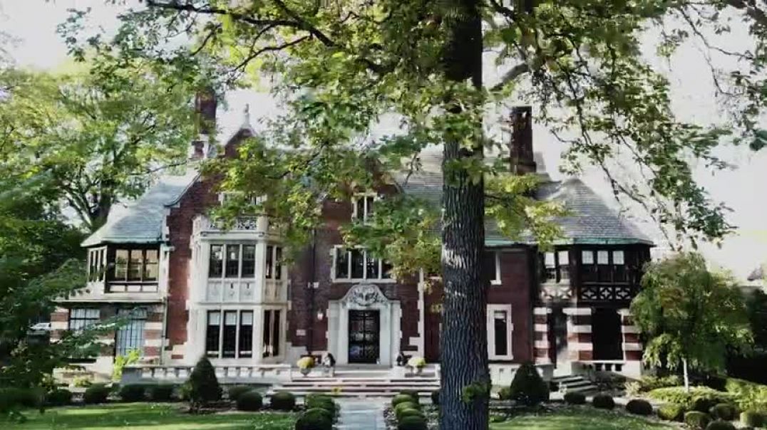⁣See Inside Actor Hill Harper's Historic Detroit Fisher Mansion