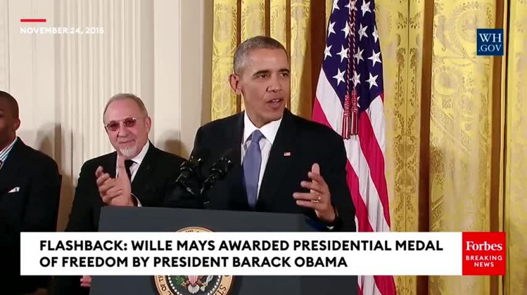 ⁣FLASHBACK Willie Mays Receives Presidential Medal Of Freedom From President Obama