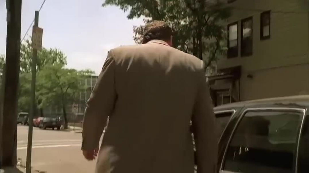 ⁣The Sopranos - Tony Soprano raises his hands to other made men
