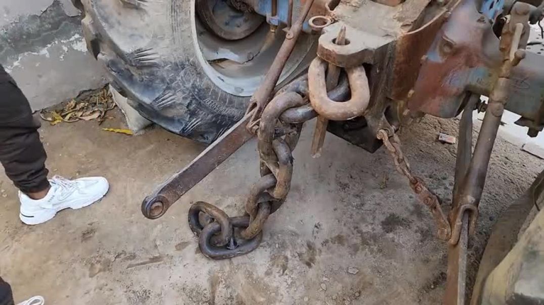 ⁣Forging Laconian SWORD out of Rusted Iron chain