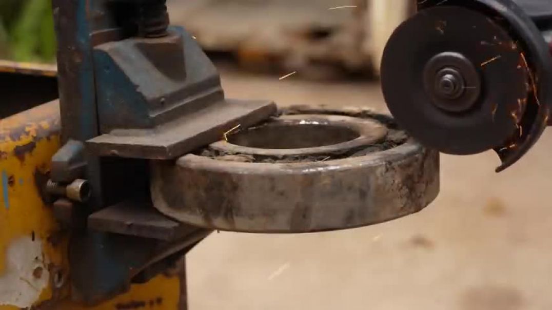 Forging Machete out of Rusted Bearing