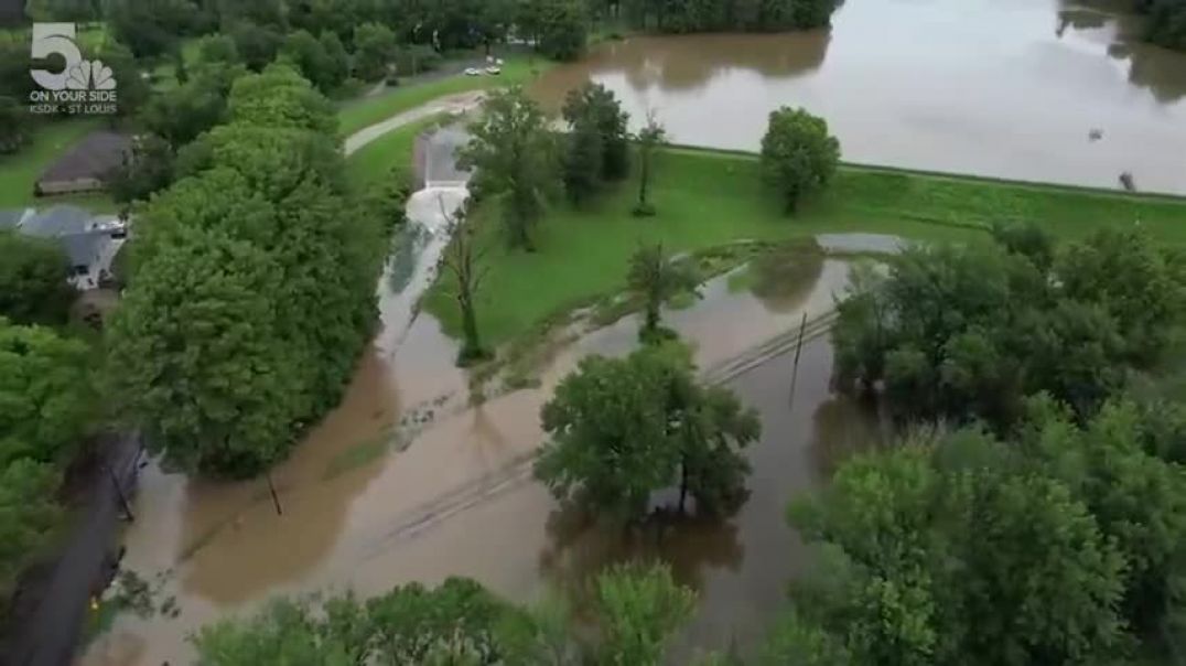 ⁣Drone video Dam failure in Nashville, Illinois, after several inches of rain