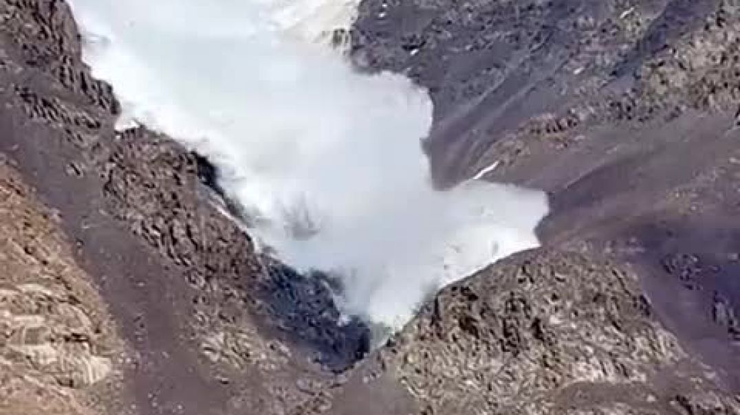 ⁣Caught in an Avalanche in Kyrgyzstan (Everyone Survived)   ViralHog