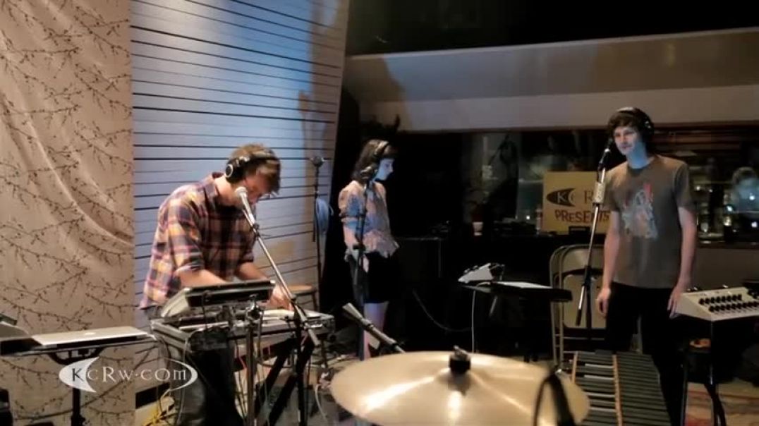 ⁣Gotye performing  Somebody That I Used To Know  Live on KCRW