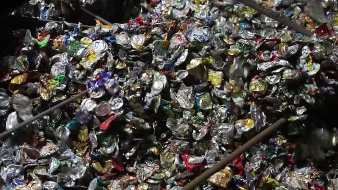 ⁣The process of recycling used aluminum can into new aluminum can