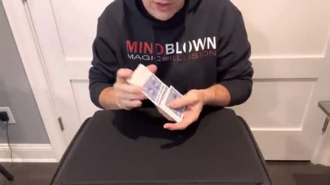 ⁣Simplest Card Trick you will ever learn