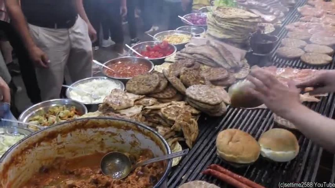 ⁣Street Food in Serbia. Burgers and Grilled Meat Paradise. Rostiljijada Grill Festival, Leskovac