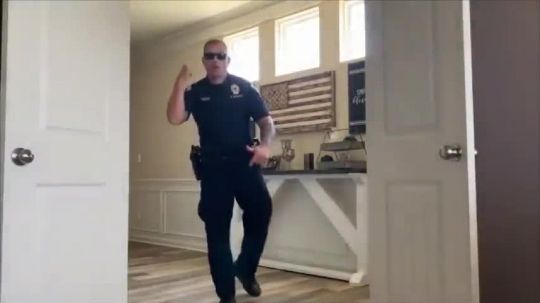 ⁣These Police Officers KILL the GIT UP Dance Challenge! #GitUpChallenge