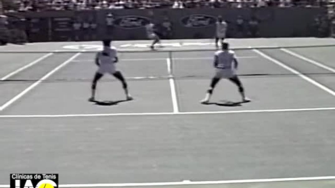 ⁣Raúl Ramírez y Leonardo Lavalle vs Bjorn Borg y John McEnroe