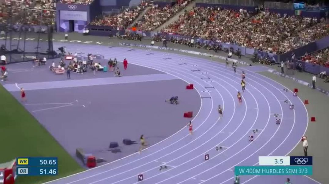 ⁣Femke Bol, Team USAs Anna Cockrell lead the way in third womens 400m hurdles semi | Paris Olympics