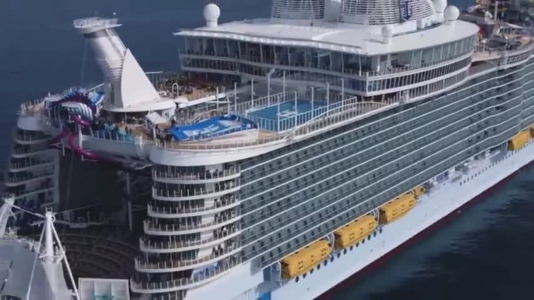 ⁣When PIRATES ATTACK a Luxury CRUISE SHIP This Is How They Defend