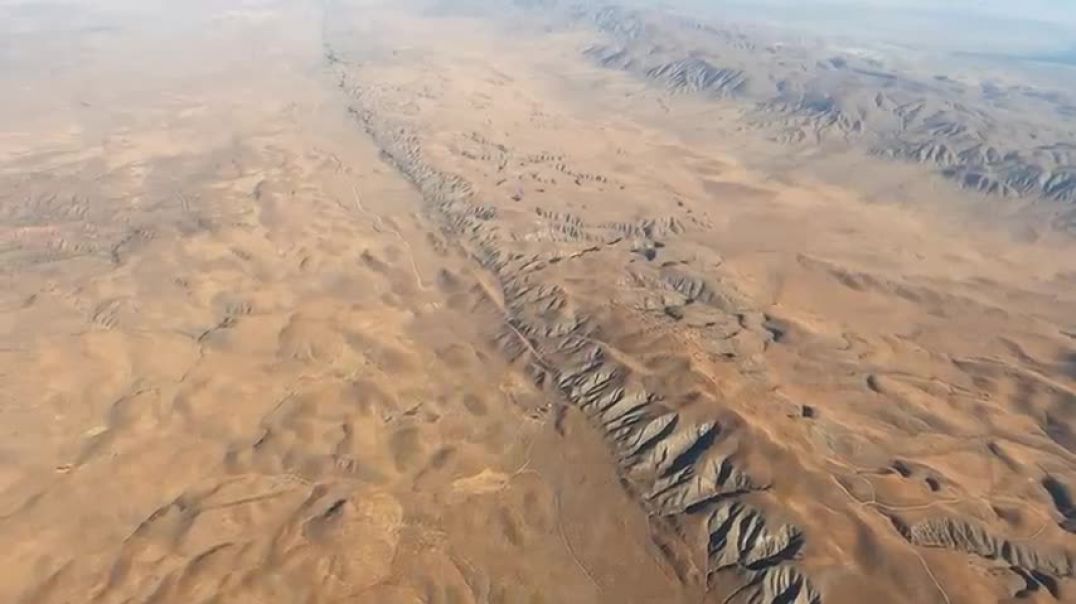 ⁣Flying a small airplane over the San Andreas fault