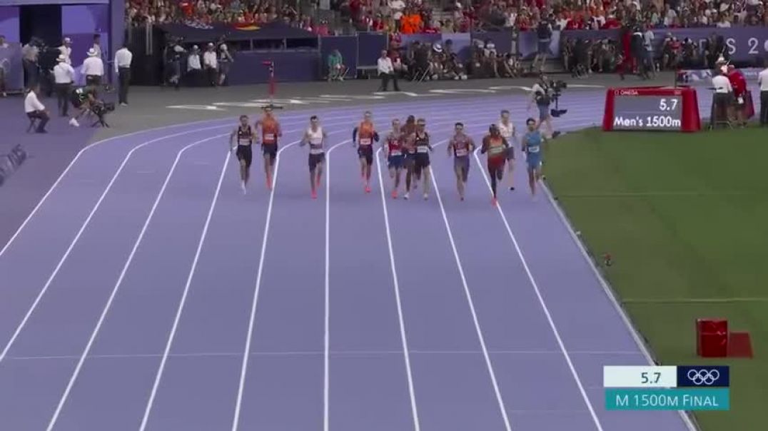 American Cole Hocker pulls off a STUNNER in mens 1500m Olympic final | Paris Olympics | NBC Sports