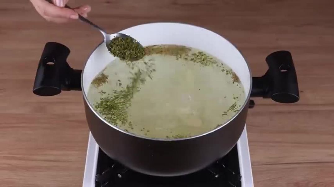 ⁣Put the meat in boiling water, I learned this trick at a 5-star steakhouse