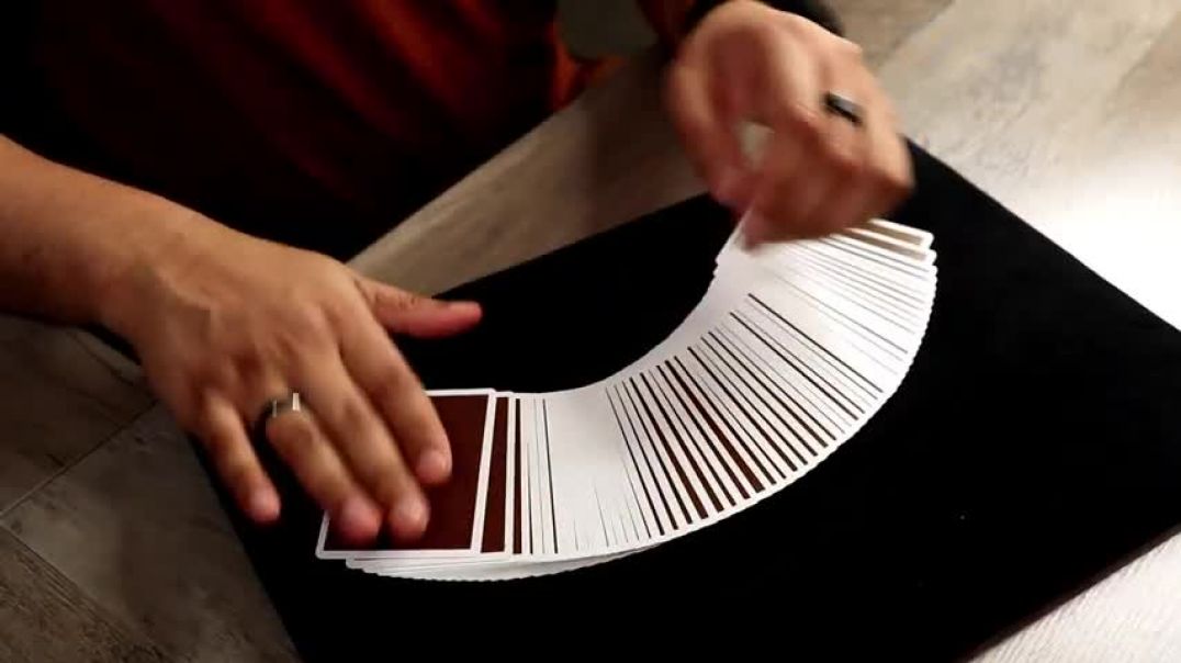 ⁣Learn THIS Impromptu Card Trick to AMAZE ANYONE!