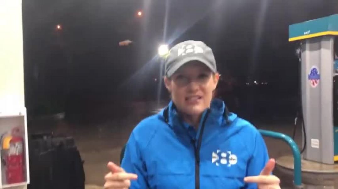 ⁣Watch: Huge thunderclap interrupts reporter's storm report